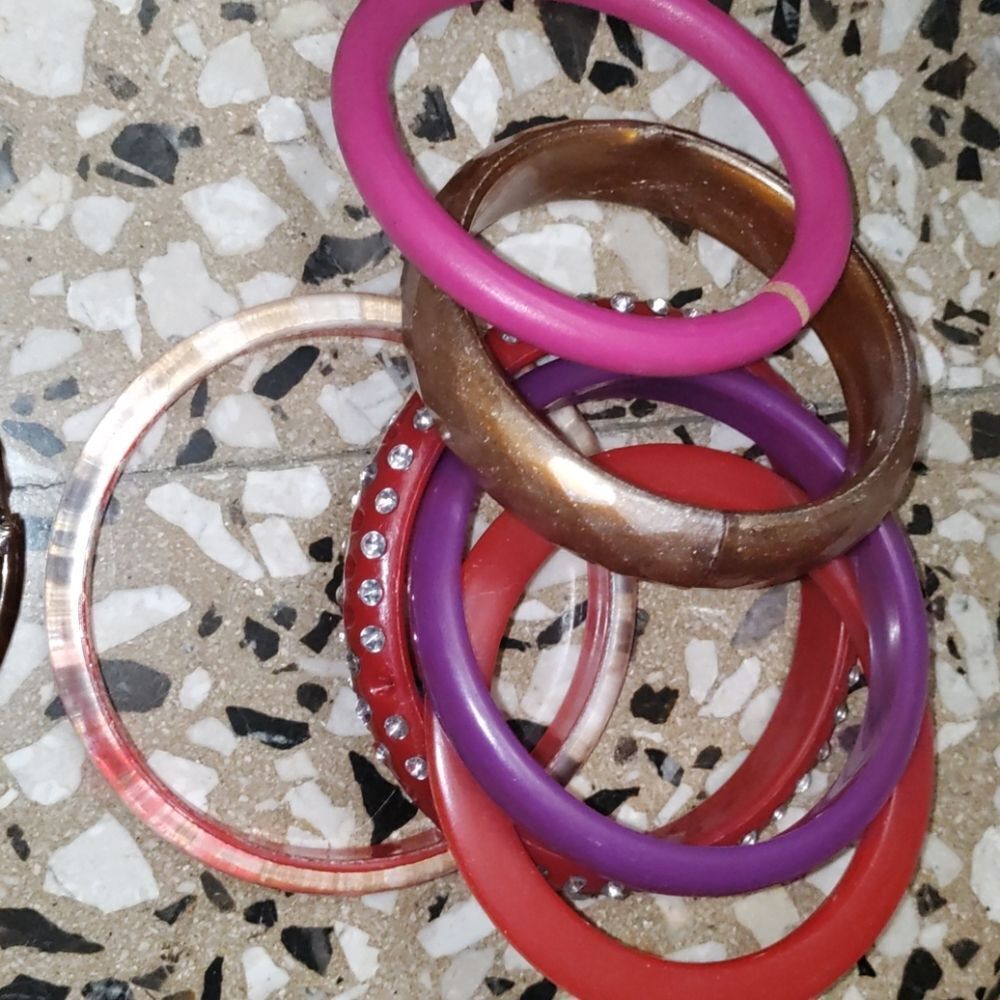 Used Plastic bracelet bundle - Picture 4 of 4
